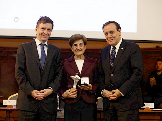 (From left to right) Juan Larraín, Director of the Institute of Applied Ethics, Adela Cortina, Spanish philosopher, and the UC President Ignacio Sánchez.