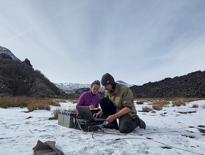 imagen correspondiente a la noticia: "Investigadores de la UC estudian los enigmas del complejo volcánico nevados de Chillán"