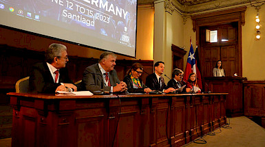 Authorities inaugurating the first Chile Germany Academic Forum in the UC Chile Hall of Honor.