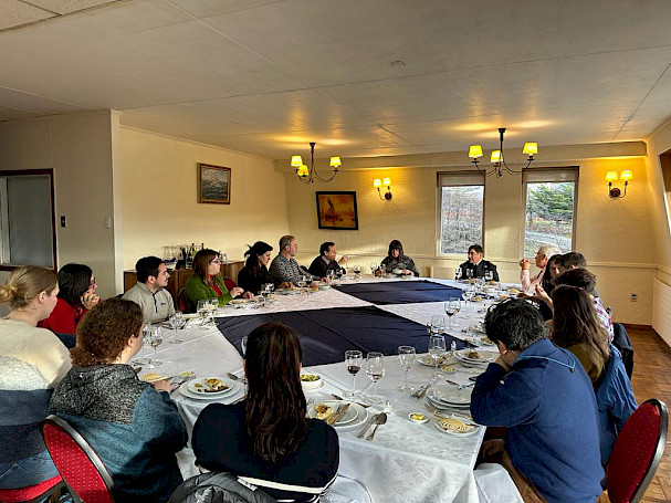 Work meeting of the delegation of university authorities at Puerto Williams.