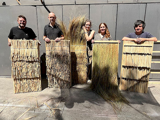 investigadores de CINARK, junto al profesor Pedro Alonso y la curadora Pamela Prado