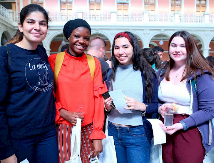 Mujeres en el Centro de Extensión en la celebración del Día Internacional de la Mujer
