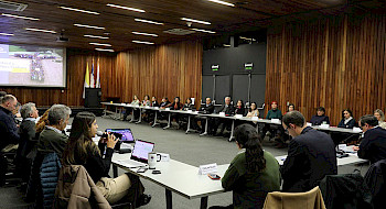 Sesión del Foro UC.- Foto Karina Fuenzalida.