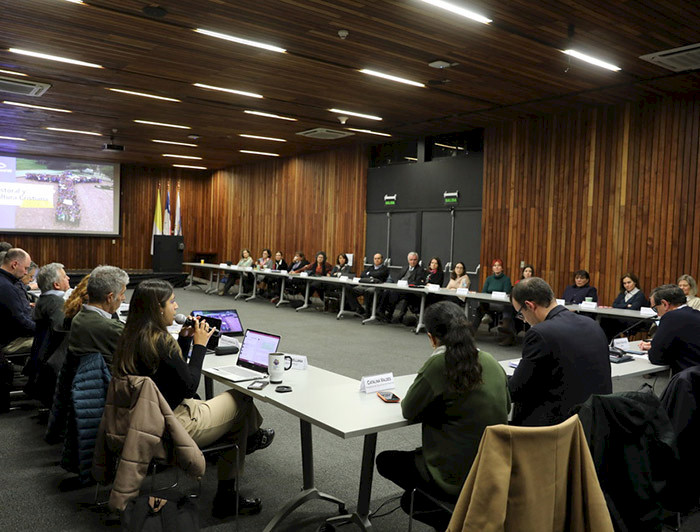 Sesión del Foro UC.- Foto Karina Fuenzalida.