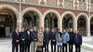 Rector Ignacio Sánchez junto al resto del Comité Ejecutivo y de representantes de todos los continentes.