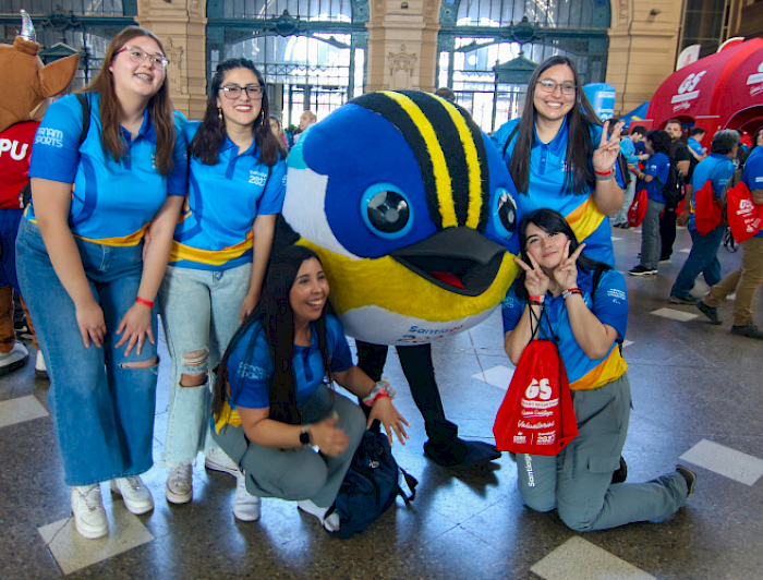imagen correspondiente a la noticia: "212 estudiantes UC participarán como voluntarios y voluntarias en Santiago 2023"