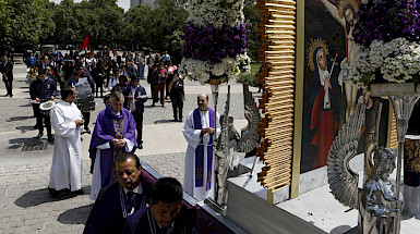 Procesión en honor al Señor de los Milagros, celebración originaria de Perú. Foto Dirección de Comunicaciones