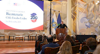 La UC y la U. de Chile organizaron actividades conjuntas para celebrar los 200 años de relaciones diplomáticas con EE.UU.- Foto Dirección de Comunicaciones