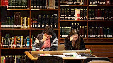 Estudiantes en Biblioteca