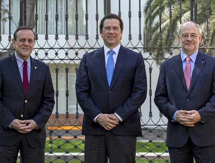 Rectores Ignacio Sánchez  de la UC, Carlos Garatea de la PUCP y Luis Fernando Múnera de la PUJ