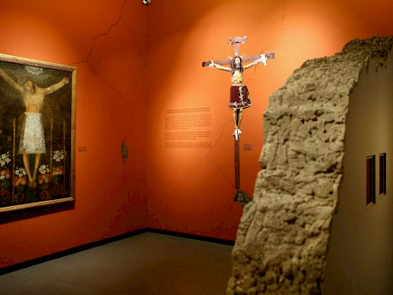 “Señor de los Temblores” de la Catedral de Cusco y el enigmático “Señor de Mayo” de la Iglesia de San Agustín en Santiago.