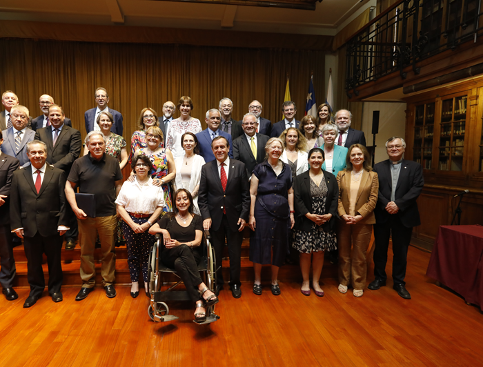 imagen correspondiente a la noticia: "29 académicos y académicas en retiro son homenajeados por su trayectoria"