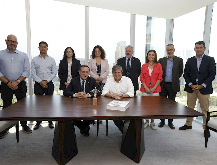 Firma de convenio entre Ingeniería UC y Banco Itaú.- Foto César Cortés
