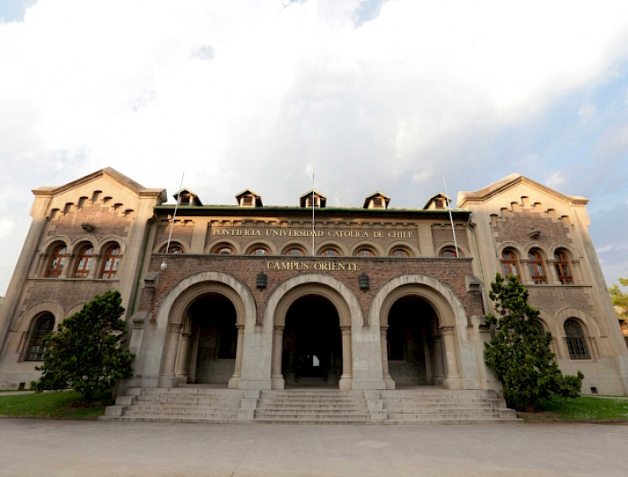 Frontis Campus Oriente UC