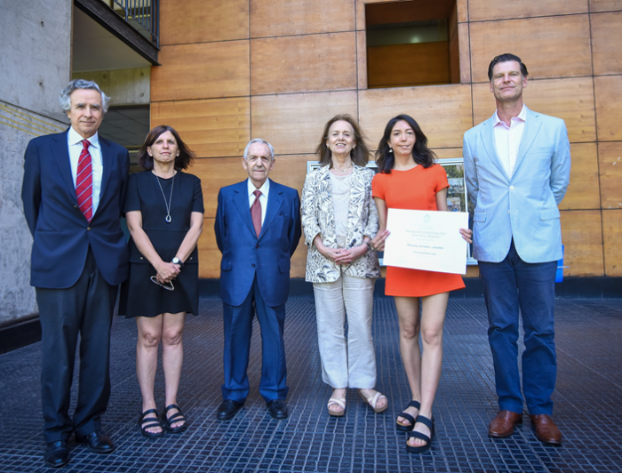 imagen correspondiente a la noticia: "Escritora Nayareth Pino Luna recibe el Premio Nuez Martín"