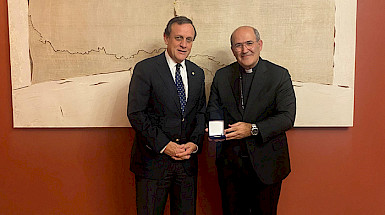 Rector Ignacio Sánchez con Cardenal Tolentino Mendonca