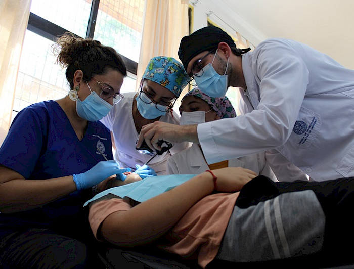 imagen correspondiente a la noticia: "Odontomóvil: estudiantes de Odontología UC atienden a 160 personas de Guacarhue"