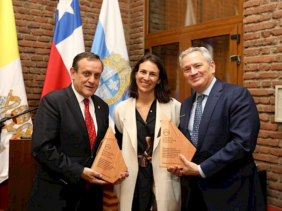 From left to right: President of UC Chile, Ignacio Sánchez, Executive Director of the Luksic Scholars Foundation, Isabella Luksic, and Vice President & Associate Provost for Internationalization of the University of Notre Dame, Michael Pippenger.