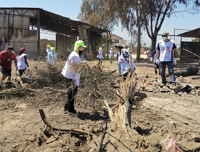 imagen correspondiente a la noticia: "Estudiantes UC realizan voluntariado en zonas afectadas por incendios"