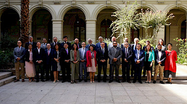 Grupo de rectores y rectoras participantes de la reunión del CRUCH.