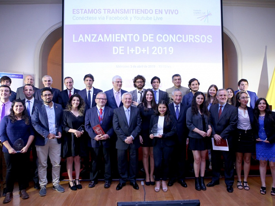 Autoridades de Empresas Copec y de la Universidad Católica, el ministro de Ciencia, Tecnología, Conocimiento de Innovación, Andrés Couve. En la instancia, Roberto Angelini, destacó que ya son más de 100 los proyectos de investigación, desarrollo e innovación que ha financiado la Fundación Copec-UC durante su historia, entregando más $7.500 millones.