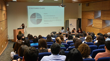 Imagen del salón y los asistentes al Seminario de Buenas prácticas en la formación ciudadana de las escuelas.