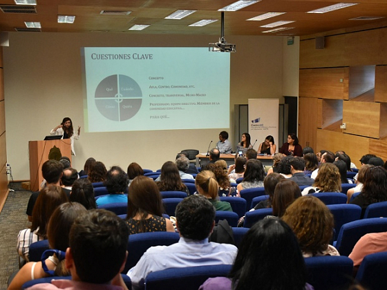 Imagen del salón y los asistentes al Seminario de Buenas prácticas en la formación ciudadana de las escuelas.
