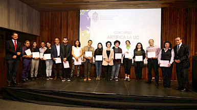 Autoridades junto a los ganadores de Artifica la UC 2018.