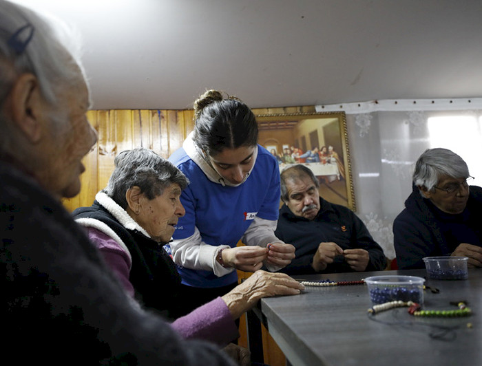 Compromiso de los jóvenes con los adultos mayores.- Foto Dirección de Comunicaciones