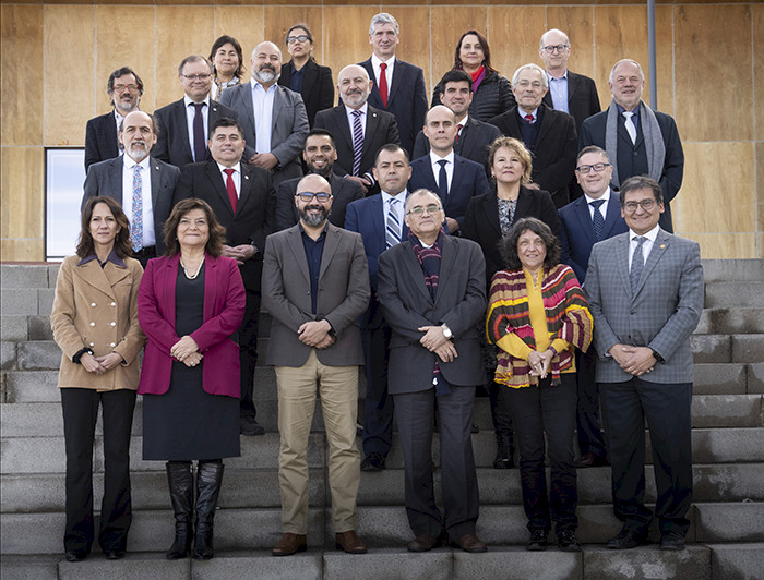 Fotografía grupal rectores asistentes a la reunión del 25 de abril 2024. Fotos: Comunicaciones UMAG y Comunicaciones CRUCH