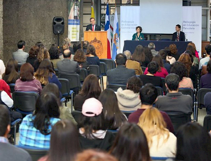 El rector Ignacio Sánchez inaugurando el año Académico en el Campus Villarrica 
