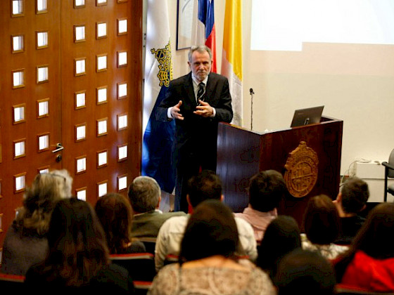 Gian Vittorio Caprara, expositor italiano invitado en el inicio del año académico de la Escuela de Psicología UC.