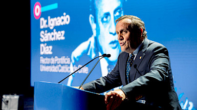 Rector Ignacio Sánchez en la graduación 2024 de la UCU. Foto UCU
