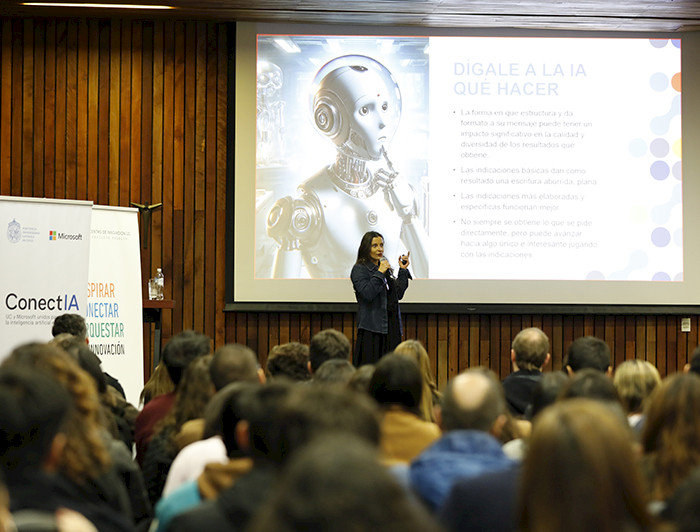 imagen correspondiente a la noticia: "Experta de Microsoft realizó clase magistral sobre cómo crear contenido con IA generativa"