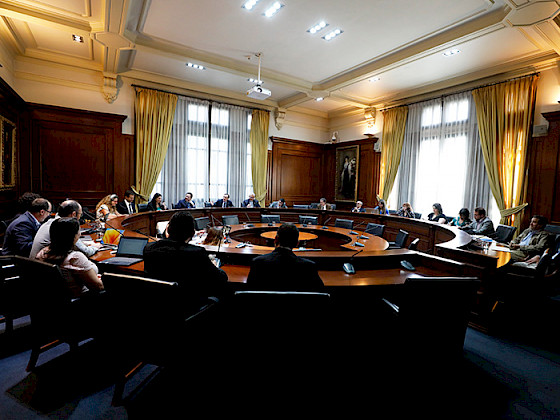 Reunión de la alianza Artesanos de la Unidad en la sala del Honorable Consejo Superior de la Universidad Católica.