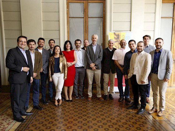 El inversionista de Broadview Ventures reunido en la UC con los tres Hubs de Transferencia Tecnológica de Chile: Hub Tech, Hub Apta, Know Hub, además de expertos de la Asociación Chilena de Administradoras de Fondos de Inversión (ACAFI), de Fondo Alerce y de Invexor Capital.