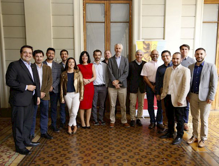 El inversionista de Broadview Ventures reunido en la UC con los tres Hubs de Transferencia Tecnológica de Chile: Hub Tech, Hub Apta, Know Hub, además de expertos de la Asociación Chilena de Administradoras de Fondos de Inversión (ACAFI), de Fondo Alerce y de Invexor Capital.