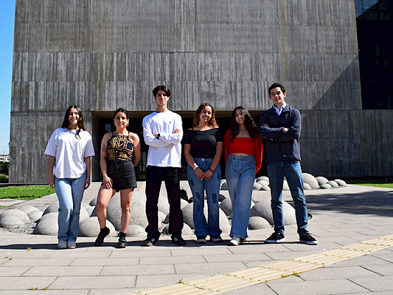 Estudiantes creadores de HUNO y KnitBall