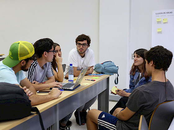 Alumnos UC .- Fotos Dirección de Comunicaciones