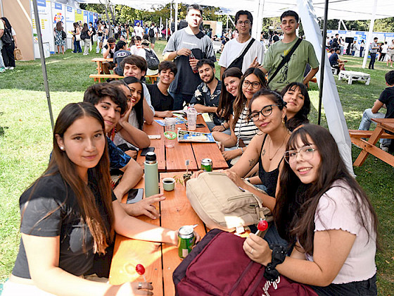 Grupo de estudiantes de la universidad.