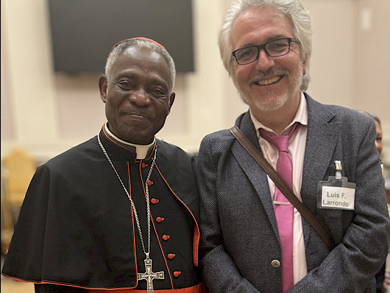 El Cardenal Peter Turkson, actual canciller de la Pontificia Academia de las Ciencias y de la Pontificia Academia de Ciencias Sociales (1), y el Profesor Luis Larrondo.-