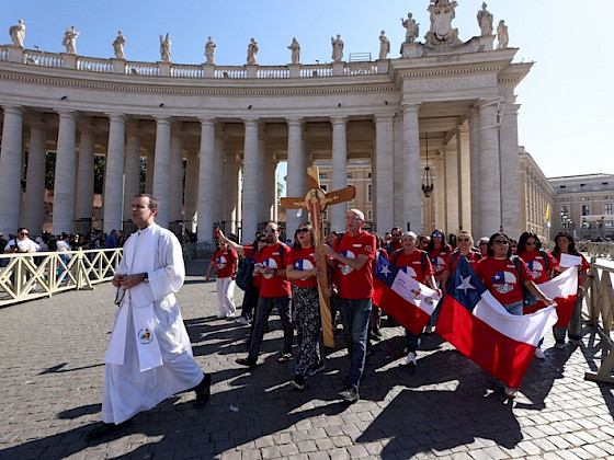 Delegación de la UC en la Plaza De San Pedro.