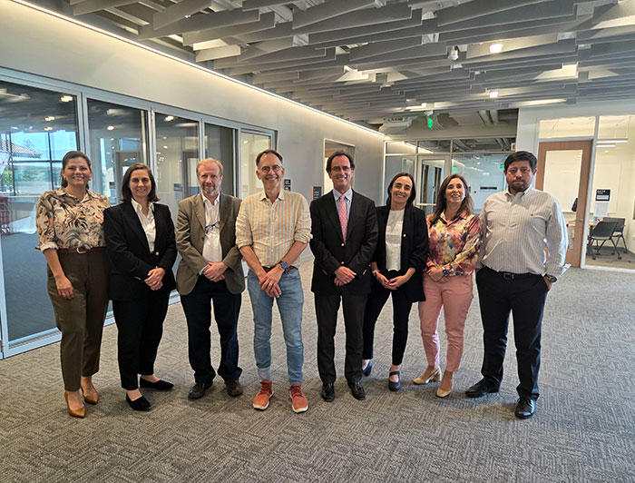 Delegación de la UC junto a Guido Imbens, premio Nobel de Economía 2021.