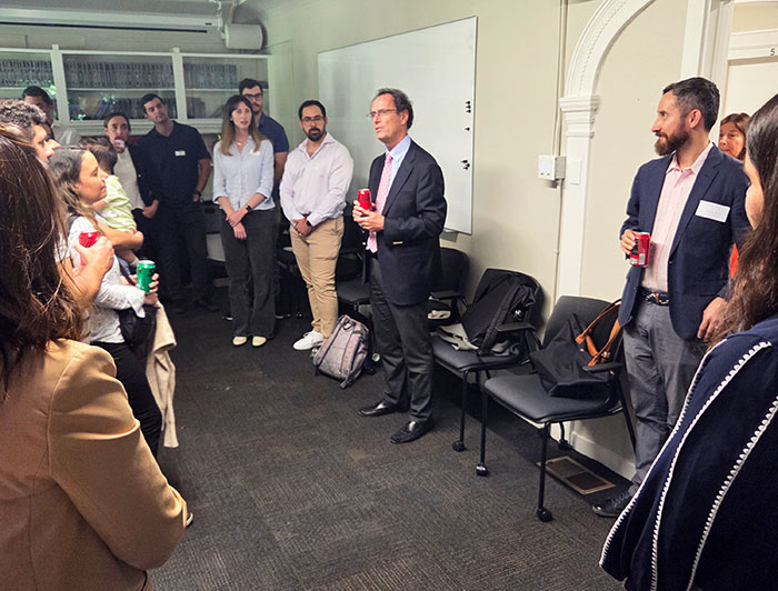 Rector Juan Carlos de la Llera junto a Alumni UC en la Universidad de Berkeley.