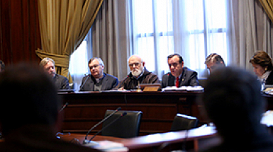 Monseñor Celestino Aós en sesión del Honorable Consejo Superior. Su visita duró aproximadamente una hora, se inició con un breve saludo y la presentación que el rector Ignacio Sánchez le hizo de cada uno de los integrantes del Honorable Consejo Superior.