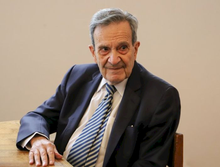 imagen correspondiente a la noticia: "Historia UC se suma a condolencias por el fallecimiento del historiador Julio Retamal Favereau"