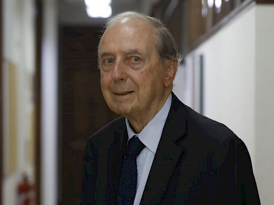 retrato de hombre de medio cuerpo