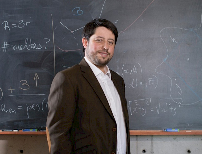 imagen correspondiente a la noticia: "Vicerrector Mario Ponce expondrá en el evento matemático más importante a nivel mundial"