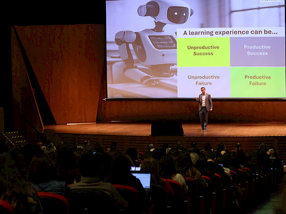 Expositor Peter Felten en seminario de Innovación e Investigación Docente