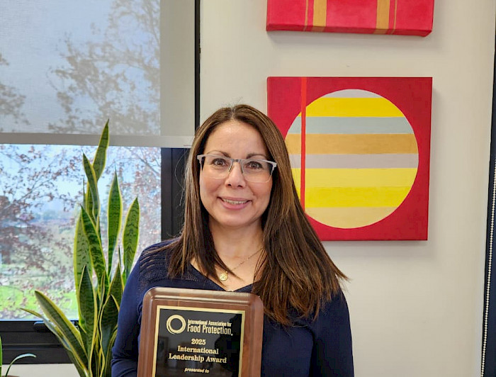 imagen correspondiente a la noticia: "Andrea Moreno es la primera chilena distinguida por organismo internacional en seguridad alimentaria"